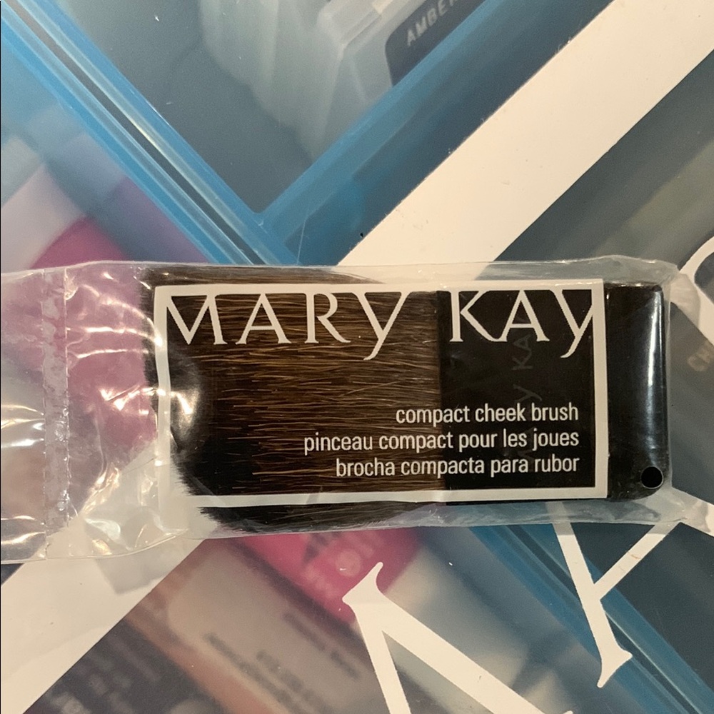 Mary Kay Compact Cheek Brush